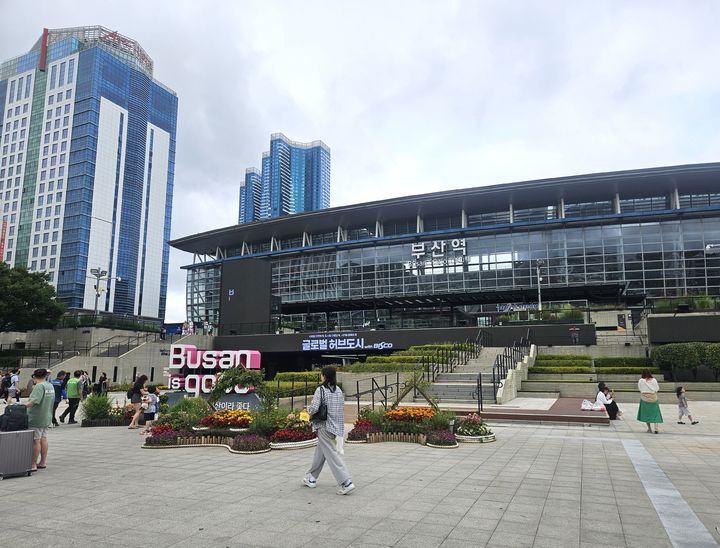 [부산소식]시설공단, 부산역 광장에 '포켓몬 포토 존' 조성 등 - 뉴스 썸네일 이미지