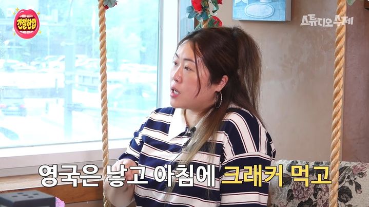 [서울=뉴시스] 14일 유튜브 채널 '스튜디오 수제'에는 코미디언 김지유가 임신 15주차인 백진경을 만나는 모습이 그려졌다. (사진=유튜브 채널 '스튜디오 수제' 화면 캡처) 2026.07.15. photo@newsis.com *재판매 및 DB 금지