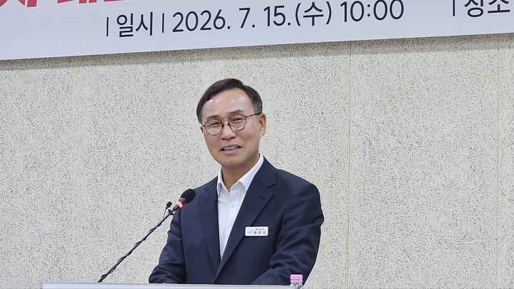 [태안=뉴시스] 김덕진 기자=윤희신 태안군수가 15일 태안군청 중회의실에서 발전5사 통합 본사 유치 기자회견을 갖고 있다. 2026.07.15. spark@newsis.com *재판매 및 DB 금지
