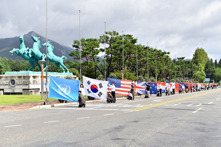 [대전=뉴시스] 국립대전현충원이 이번 달까지 유엔군 참전의 날을 맞아 유엔참전국 국기 거리를 조성한다.(사진=국립대전현충원 제공) 2026.07.15. photo@newsis.com *재판매 및 DB 금지