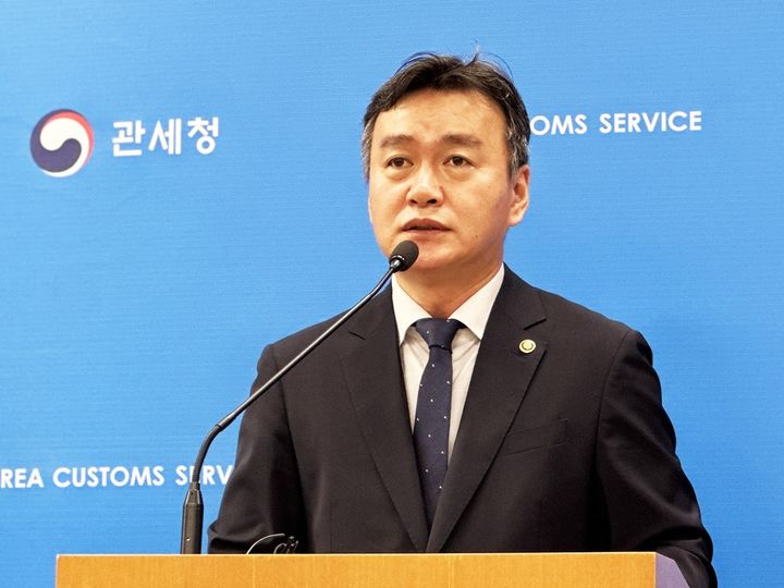 [대전=뉴시스] 이종욱 관세청장이 13일 정부대전청사에서 '2026년 하반기 업무계획'에 대해 설명하고 있다. kys0505@newsis.com *재판매 및 DB 금지