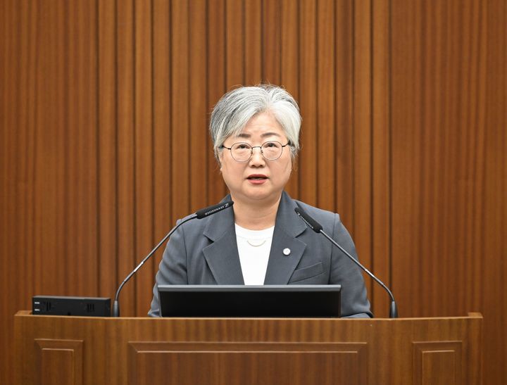 [세종=뉴시스] 15일 세종시의회에서 열린 제108회 제1차 본회의에서 강미애 교육감이 민선5기 교육비전 및 추진과제를 설명하고 있다.(사진=세종시교육청).2026.07.15. photo@newsis.com. *재판매 및 DB 금지