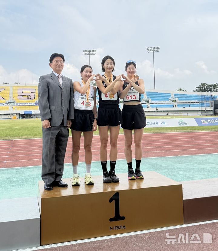 [경기광주=뉴시스] 광주시청 육상팀이 전국 육상경기대회 여자 800m에서 1·2위를 석권했다 (사진=광주시 제공) 2026.07.15.photo@newsis.com