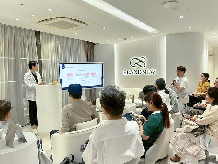 [서울=뉴시스] 최근 서울 강남구 브랜뉴의원에서 ‘에스테필·리투오 병용 핸즈온 세미나’가 열렸다. (사진=휴메딕스 제공) 2026.07.17. photo@newsis.com *재판매 및 DB 금지