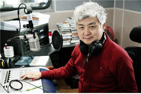 [전남광주=뉴시스] 광주CBS는 매일 낮 12시에 방송되는 음악 FM 프로그램 '12시에 만납시다'의 새 진행자로 김학실(사진)DJ를 발탁했다고 15일 밝혔다. (사진 = 광주CBS 제공) 2026.07.15. photo@newsis.com *재판매 및 DB 금지