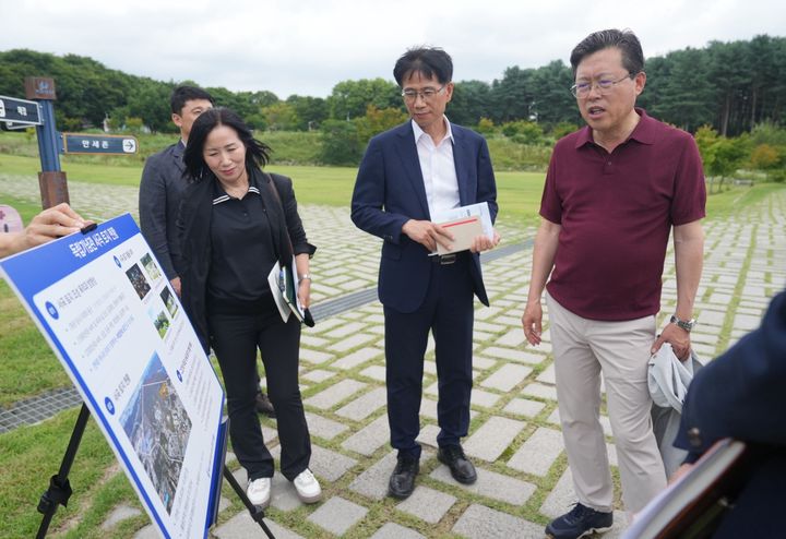 [천안=뉴시스] 15일 독립기념관 서곡지구를 방문한 장기수 천안시장. (사진=천안시 제공) 2026.07.15 photo@newsis.com *재판매 및 DB 금지