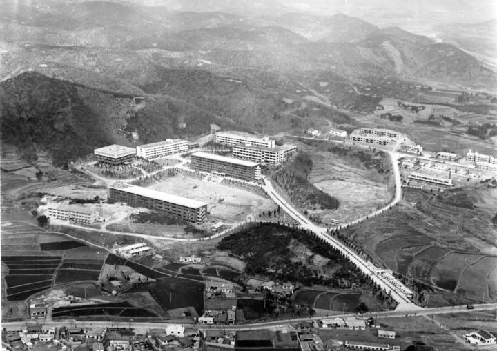 [울산=뉴시스] 지난 1970년 3월 개교한 옛 울산공과대학(현 울산대학교) 전경. (사진=울산대학교 제공) photo@newsis.com *재판매 및 DB 금지
