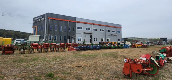 [당진=뉴시스] 충남 당진시 신평면 덕평로 1366의35에 당진시농업기술센터 중부지소에 보관 중인 노후 불용 농업기계. (사진=당진시 제공) 2026.07.15. photo@newsis.com *재판매 및 DB 금지