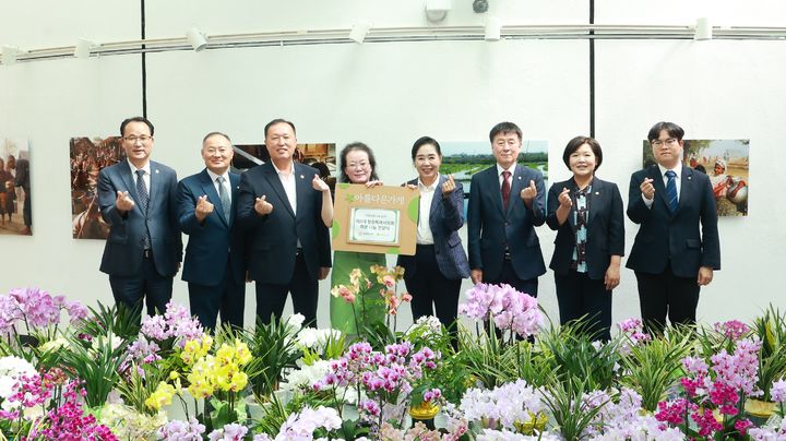 창원시의회, 의장단 축하 화분 120여개 기부