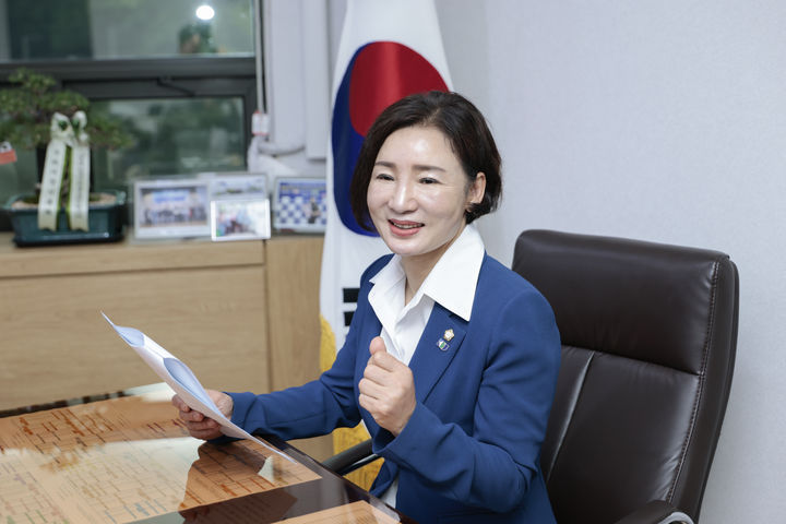 10대 구리시의회 전반기 의장을 맡은 양경애 의장. (사진=구리시의회 제공) photo@newsis.com *재판매 및 DB 금지