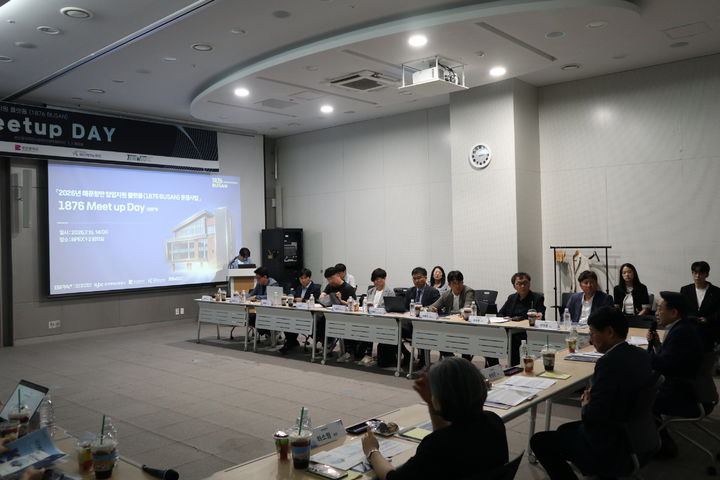 [부산=뉴시스] 한국해양진흥공사가 15일 부산항 국제전시컨벤션센터에서 해운항만 기술창업 지원 플랫폼 '1876 부산(BUSAN)'의 상반기 운영 성과를 점검하는 간담회를 개최했다. (사진=한국해양진흥공사 제공) 2026.07.15. photo@newsis.com *재판매 및 DB 금지