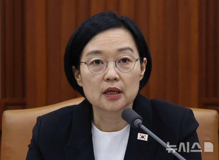 [서울=뉴시스] 조수정 기자 = 한성숙 국무총리가 15일 오전 서울 종로구 정부서울청사에서 비상경제점검회의를 주재하고 있다. 2026.07.15. chocrystal@newsis.com