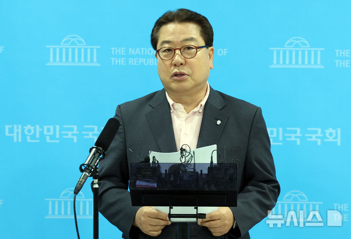 [서울=뉴시스] 고범준 기자 = 조광한 국민의힘 최고위원이 15일 서울 여의도 국회 소통관에서 현안 관련 브리핑을 하고 있다. 2026.07.15. bjko@newsis.com