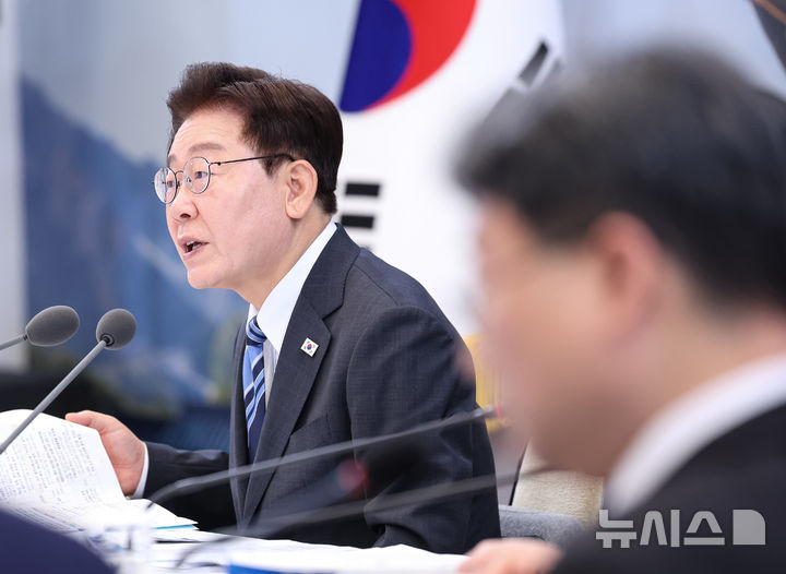 [서울=뉴시스] 조성봉 기자 = 이재명 대통령이 15일 청와대 영빈관에서 열린 '삶으로 체감하는 대체불가 대한민국-국민과 함께하는 두 번째 업무보고'에서 발언하고 있다. 2026.07.15. suncho21@newsis.com