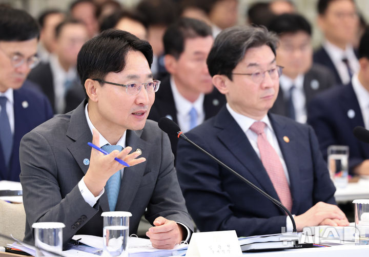 [서울=뉴시스] 조성봉 기자 = 임광현 국세청장이 15일 청와대 영빈관에서 열린 '삶으로 체감하는 대체불가 대한민국-국민과 함께하는 두 번째 업무보고'에서 업무보고를 하고 있다. 2026.07.15. suncho21@newsis.com