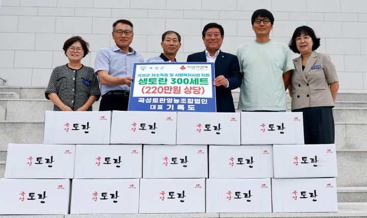 [곡성=뉴시스] 전남광주통합특별시 곡성토란영농조합법인 생토란 300세트 기탁. (사진=곡성군 제공) 2026.07.15. photo@newsis.com *재판매 및 DB 금지