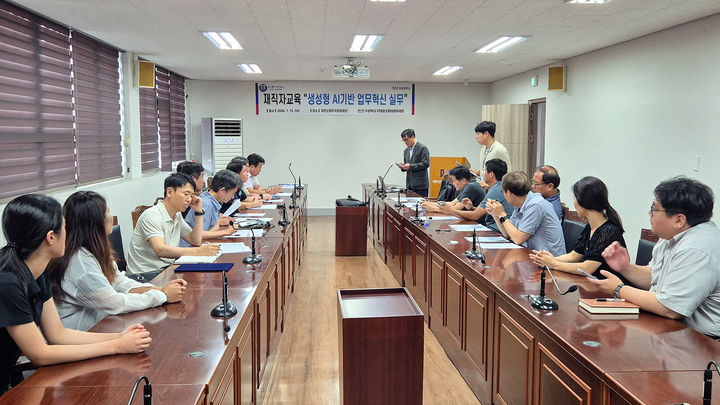 [대전=뉴시스] 우송대 '생성형 AI 기반 업무혁신 실무' 재직자 교육 모습. (사진=우송대 제공) 2026.07.16. photo@newsis.com *재판매 및 DB 금지