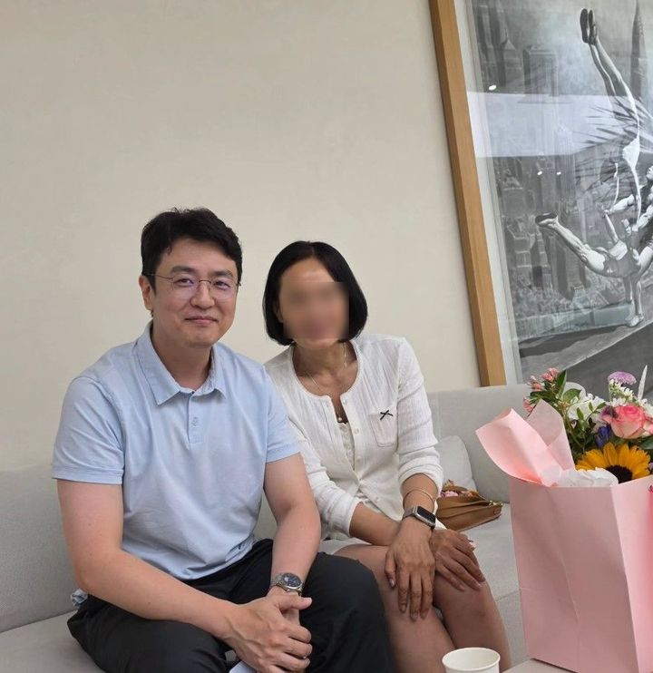 [서울=뉴시스] 아나운서 출신 방송인 최동석이 축구 국가대표 옌스 카스트로프의 어머니를 만난 일화를 전했다. (사진=최동석 인스타그램) 2026.07.16. photo@newsis.com *재판매 및 DB 금지