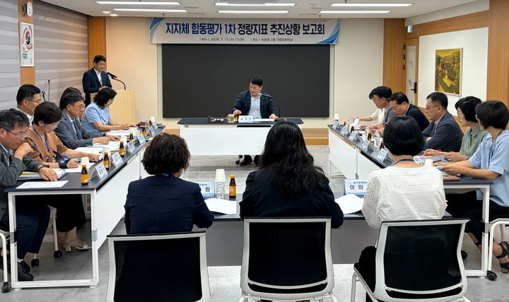 [정읍=뉴시스] 지난 15일 전북 정읍시의 '지자체 합동평가 1차 정량지표 추진상황 보고회', 유호연 부시장 주재로 회의가 진행 중이다. (사진=정읍시 제공) 2026.07.16. photo@newsis.com&nbsp; *재판매 및 DB 금지
