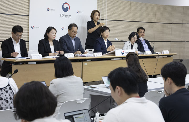 [세종=뉴시스]정은경 보건복지부 장관이 15일 복지부 정부세종청사 브리핑룸에서 열린 하반기 업무계획 보고 사전 브리핑에서 말하고 있다. (사진=보건복지부 제공) 2026.07.16. photo@newsis.com *재판매 및 DB 금지