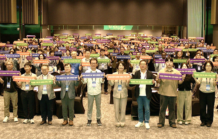 [신안=뉴시스] 동신대학교가 16일 전남광주 신안군 자은도 라마다씨유리조트에서 이주희 제10대 총장 취임식 행사를 갖고 있다. (사진=동신대 제공) photo@newsis.com *재판매 및 DB 금지