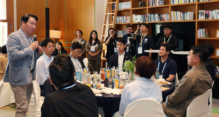 [서귀포=뉴시스] 최태원 대한상의 회장이 이번 행사 소감에 대해 말하고 있다. (사진=대한상의 제공) *재판매 및 DB 금지