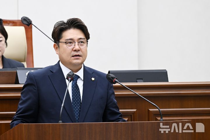 [김포=뉴시스]이희성 경기 김포시의원(더불어민주당·라선거구)이 16일 제269회 임시회 제1차 본회의에서 5분 발언을 하고 있다. (사진=김포시의회 제공) 2026.07.16. photo@newsis.com
