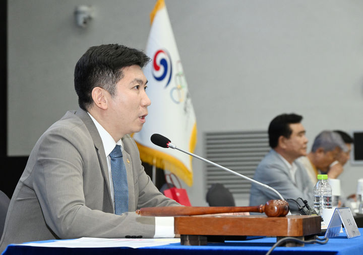 [서울=뉴시스] 16일 오후 서울 송파구 올림픽파크텔에서 2026년도 임시대의원총회에 참석한 유승민 대한체육회장. (사진 = 대한체육회 제공) *재판매 및 DB 금지