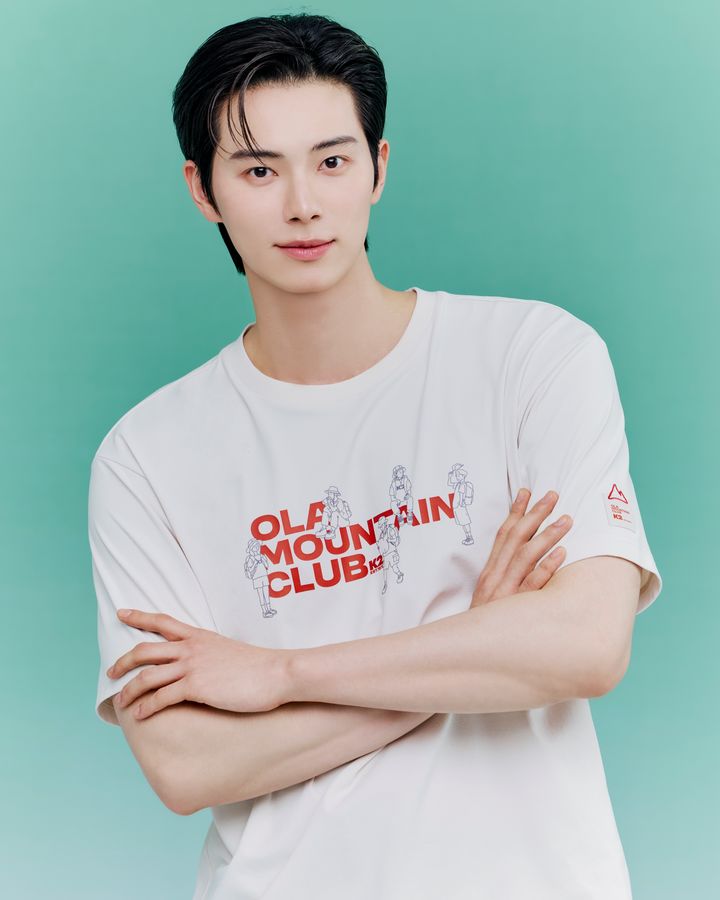 아웃도어 브랜드 K2가 여름철 하이킹은 물론 일상에서도 가볍게 착용하기 좋은 '올라(OLA) 하이킹 티셔츠'를 출시했다. *재판매 및 DB 금지