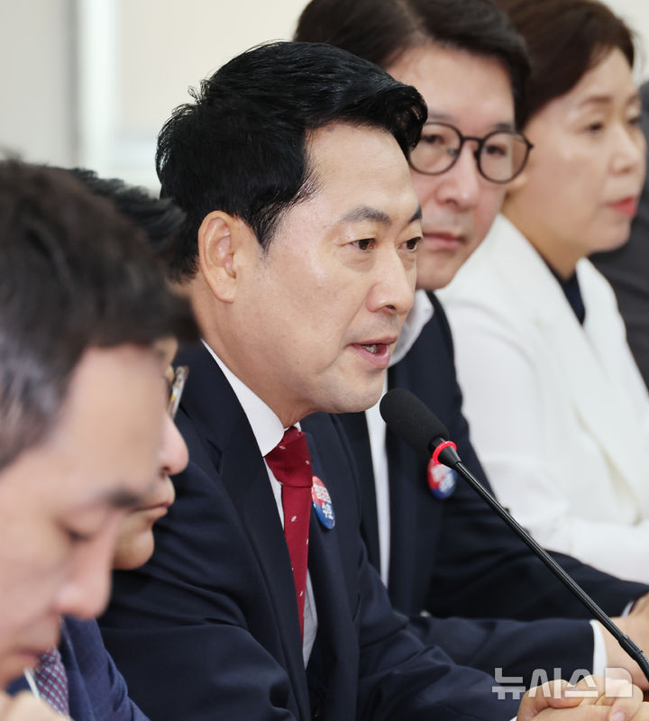 [서울=뉴시스] 최진석 기자 = 장동혁 국민의힘 대표가 16일 여의도 국회에서 열린 최고위원회의에서 발언하고 있다. 2026.07.16. myjs@newsis.com