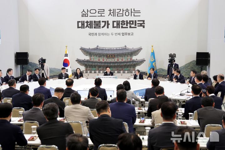 [서울=뉴시스] 김진아 기자 = 이재명 대통령이 16일 청와대 영빈관에서 열린 '삶으로 체감하는 대체불가 대한민국-국민과 함께하는 두 번째 업무보고'에서 발언하고 있다. 2026.07.16. bluesoda@newsis.com
