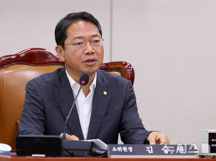 [서울=뉴시스] 고범준 기자 = 김승원 법사위 법안심사1소위원회 위원장이 16일 서울 여의도 국회에서 열린 법제사법위원회 법안심사제1소위원회에서 발언하고 있다. 2026.07.16. bjko@newsis.com