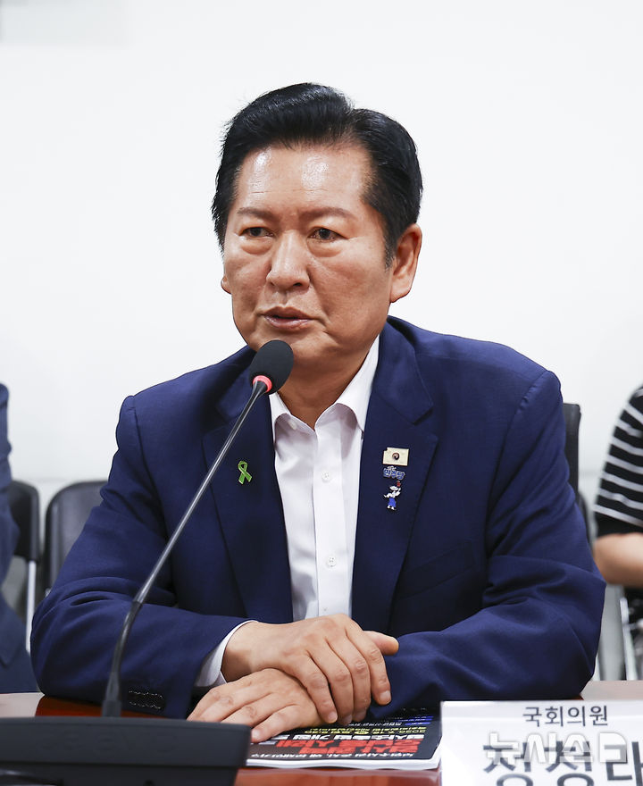 [서울=뉴시스] 김근수 기자 = 더불어민주당 당권주자로 나선 정청래 더불어민주당 전 대표가 16일 오전 서울 여의도 국회 의원회관에서 열린 검사 권력 오남용 사례로 본 형사소송법 개정 긴급 토론회에 참석해 발언하고 있다. 2026.07.16. ks@newsis.com