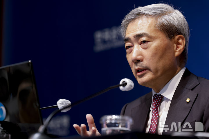 [서울=뉴시스] 사진공동취재단 = 신현송 한국은행 총재가 지난달 16일 서울 중구 한국은행에서 열린 금융통화위원회 통화정책방향 기자간담회에서 발언하고 있다. 2026.07.16. photo@newsis.com