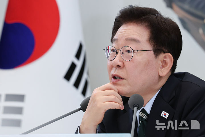 [서울=뉴시스] 김진아 기자 = 이재명 대통령이 16일 청와대 영빈관에서 열린 '삶으로 체감하는 대체불가 대한민국-국민과 함께하는 두 번째 업무보고'에서 발언하고 있다. (청와대통신사진기자단) 2026.07.16. bluesoda@newsis.com