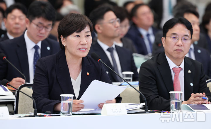 송미령 "농림위성 발사 계기, 현장 맞춤형 AI R&D 확대" - 뉴스 썸네일 이미지