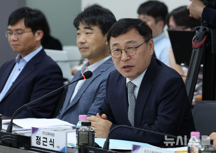 [서울=뉴시스] 조수정 기자 = 정근식 서울시교육감이 지난 16일 오후 서울 종로구 정부서울청사에서 2026년 제7차 국가교육위원회 회의에서 인사말 하고 있다. 2026.07.16. chocrystal@newsis.com