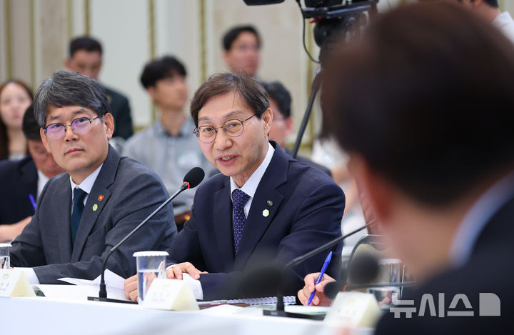 [서울=뉴시스] 조성봉 기자 = 김성주 국민연금공단 이사장이 16일 청와대 영빈관에서 열린 '삶으로 체감하는 대체불가 대한민국-국민과 함께하는 두 번째 업무보고'에서 발언을 하고 있다. (청와대통신사진기자단) 2026.07.16. suncho21@newsis.com