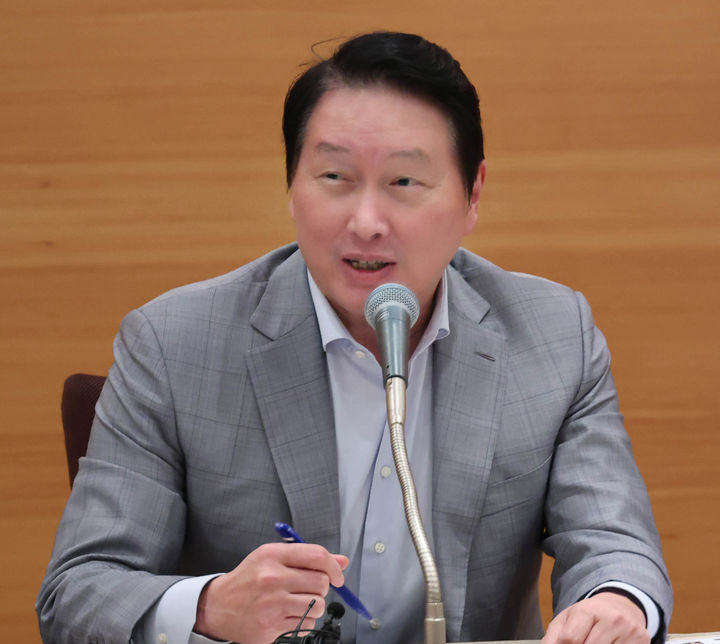 [서귀포=뉴시스] 최태원 대한상공회의소 회장이 지난 15일 제주신라호텔에서 기자간담회를 진행하고 있다. (사진=대한상의 제공). 2026.07.17. photo@newsis.com *재판매 및 DB 금지