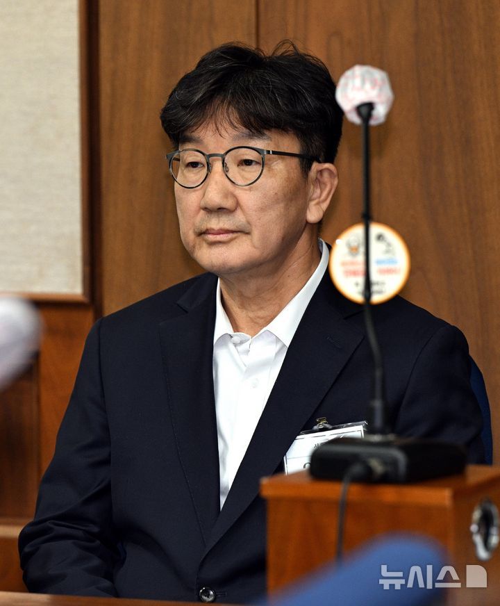 [서울=뉴시스]권성동 전 국민의힘 의원이 지난 2025년 11월 3일 서울 서초동 서울중앙지법에서 통일교로부터 불법 정치자금을 수수한 혐의 사건 1차 공판에 출석하고 있다.(사진=뉴시스DB) *재판매 및 DB 금지