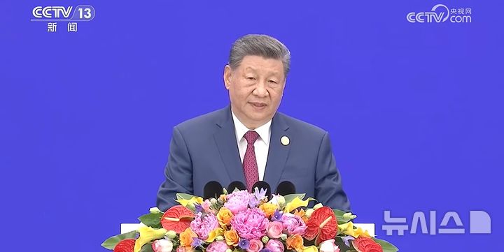 [베이징=뉴시스] 시진핑 중국 국가주석이 17일 상하이에서 열린 '2026 세계인공지능대회(WAIC) 및 AI 글로벌 거버넌스 고위급 회의' 개막식에서 기조연설을 하고 있다.(사진=중국 CCTV 영상 갈무리) *DB 및 재판매 금지 2026.07.17 photo@newsis.com