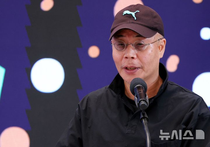 [서울=뉴시스] 조성봉 기자 = 다큐멘터리 영화 '란 12·3'의 이명세 감독이 17일 청와대 영빈관에서 열린 '빛의 위원회' 출범 기념 시민 초청 행사에서 발언하고 있다.2026.07.17. suncho21@newsis.com