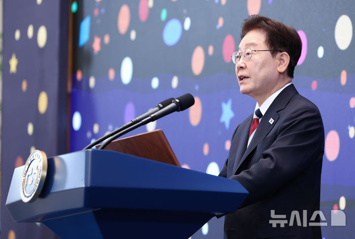 [서울=뉴시스] 조성봉 기자 = 이재명 대통령이 17일 청와대 영빈관에서 열린 '빛의 위원회' 출범 기념 시민 초청 행사에서 발언하고 있다. 2026.07.17. suncho21@newsis.com