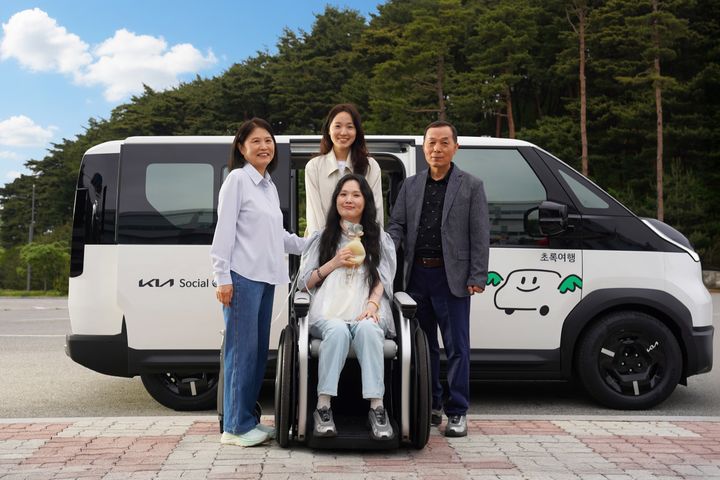 [서울=뉴시스] 현대차그룹, PV5 WAV와 함께한 23년 만의 여행 이야기 '더 무빙 룸' 공개(사진=현대차그룹 제공) *재판매 및 DB 금지