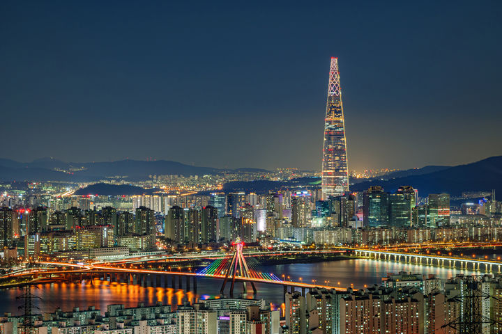 [서울=뉴시스] 지난 13일 디지털 여행 플랫폼 아고다는 일본 최대 명절인 '오봉' 연휴 기간을 앞두고 일본인들이 해외 여행에 관심을 보이고 있다고 발표했다. 전년 대비 해외 여행지 검색 증가율 순위에서 태국 파타야가 18%로 1위를 차지한 가운데, 서울은 17%로 2위에 이름을 올렸다. (사진=유토이미지)