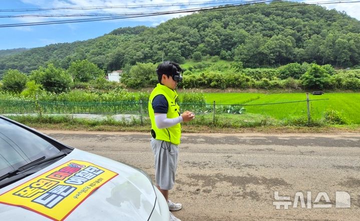 [포항=뉴시스] = 포항시 농업인 온열 질환 예방을 위한 드론 예찰 활동. photo@newsis.com