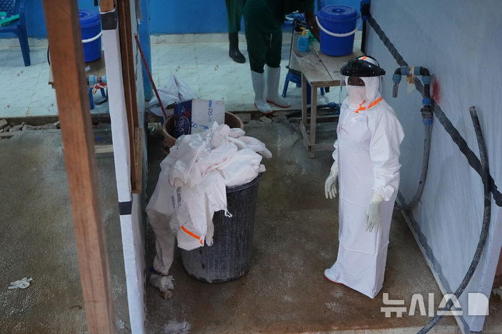 [AP/뉴시스] 콩고민주공화국 부니아 소재 에볼라 치료센터 