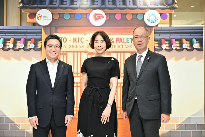 왼쪽부터 박성혁 관광공사 사장, 태국의 피타야 워라판야사꾼 크룽타이카드 CEO , 탐마눈 쿠쁘라썯 타이항공 영업실무총괄. (사진=한국관광공사) *재판매 및 DB 금지