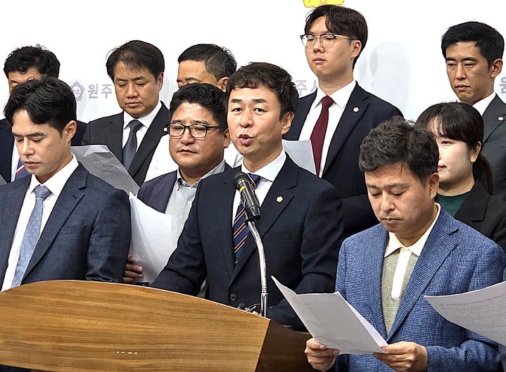 [원주=뉴시스] 이덕화 기자 = 20일 원주시의회가 지방의회의 독립성 확보와 안정적 운영을 통해 집행부에 대한 견제·감시 기능도 제대로 작동할 수 있로록 하는 지방의회법 제정을 촉구하고 있다. 2026.07.20. nder8768@newsis.com *재판매 및 DB 금지