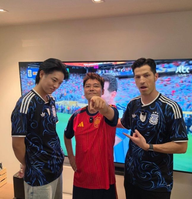 [서울=뉴시스] 방송인 전현무가 2026 국제축구연맹(FIFA) 북중미 월드컵 우승팀을 맞혔다며 자랑했다. (사진=전현무 인스타그램) 2026.07.20. photo@newsis.com *재판매 및 DB 금지